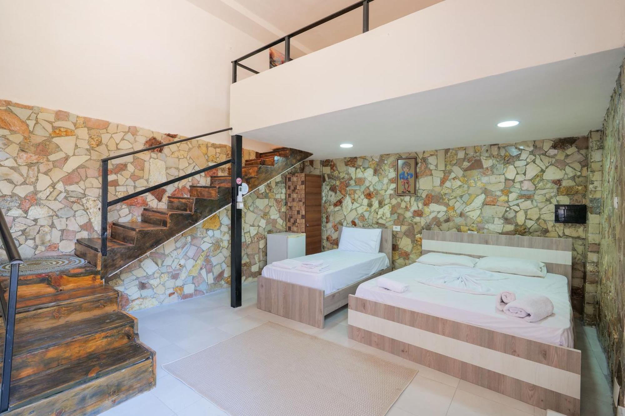 Garden Villa Lake Side & Glamping Ksamil Exterior photo