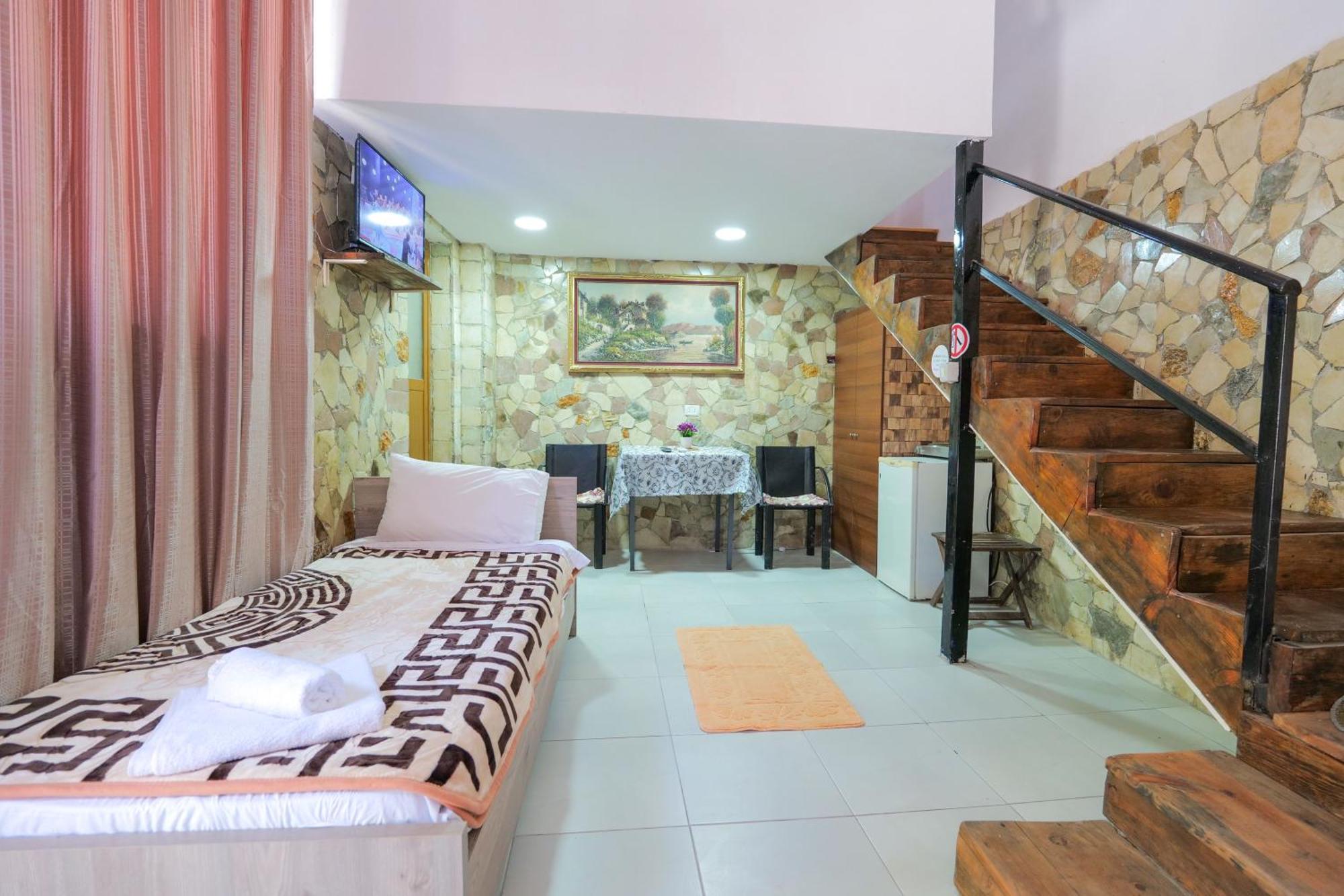 Garden Villa Lake Side & Glamping Ksamil Exterior photo