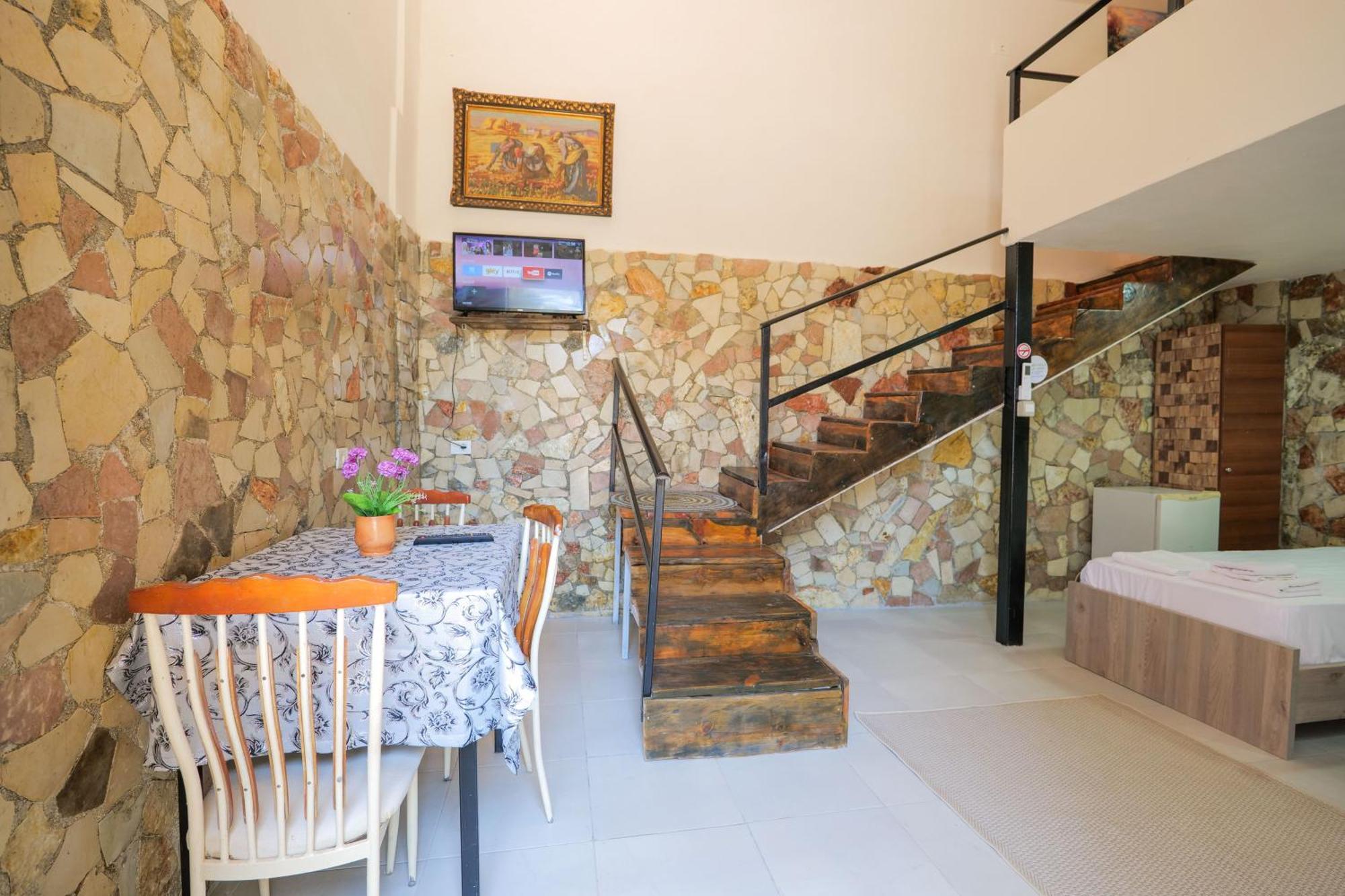 Garden Villa Lake Side & Glamping Ksamil Exterior photo