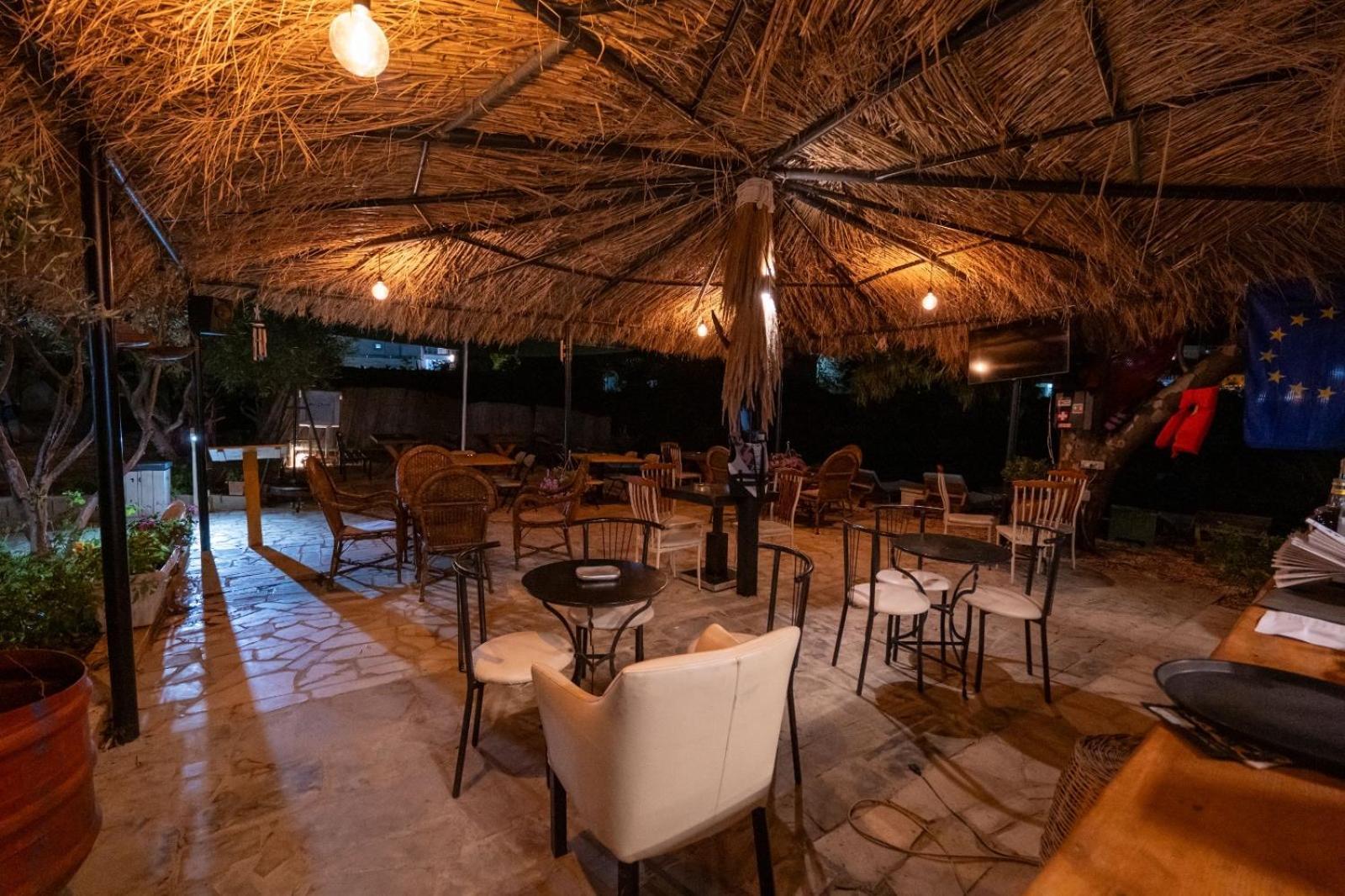 Garden Villa Lake Side & Glamping Ksamil Exterior photo