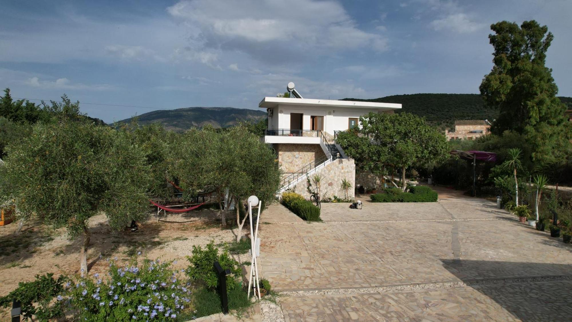 Garden Villa Lake Side & Glamping Ksamil Exterior photo