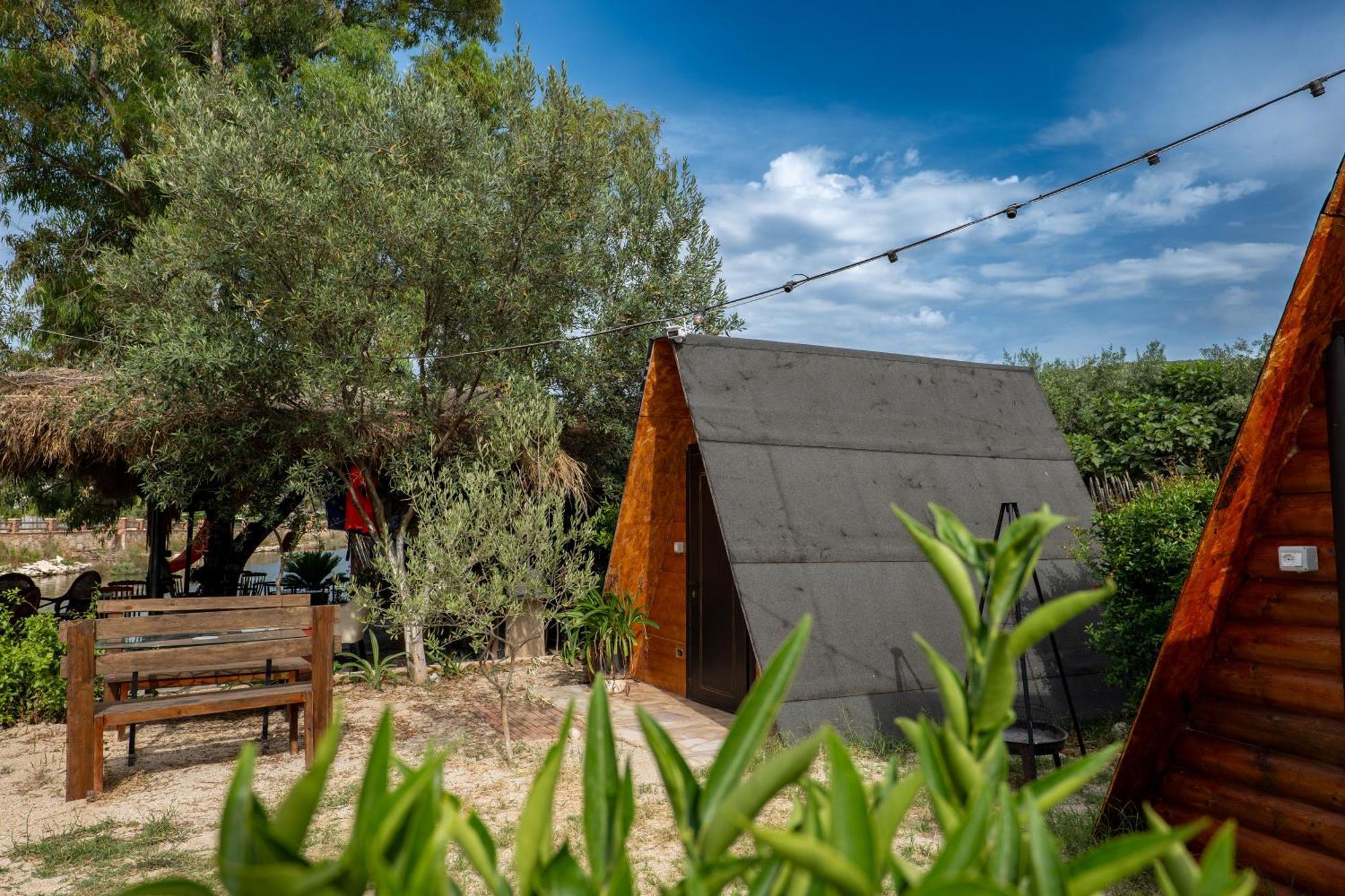Garden Villa Lake Side & Glamping Ksamil Exterior photo