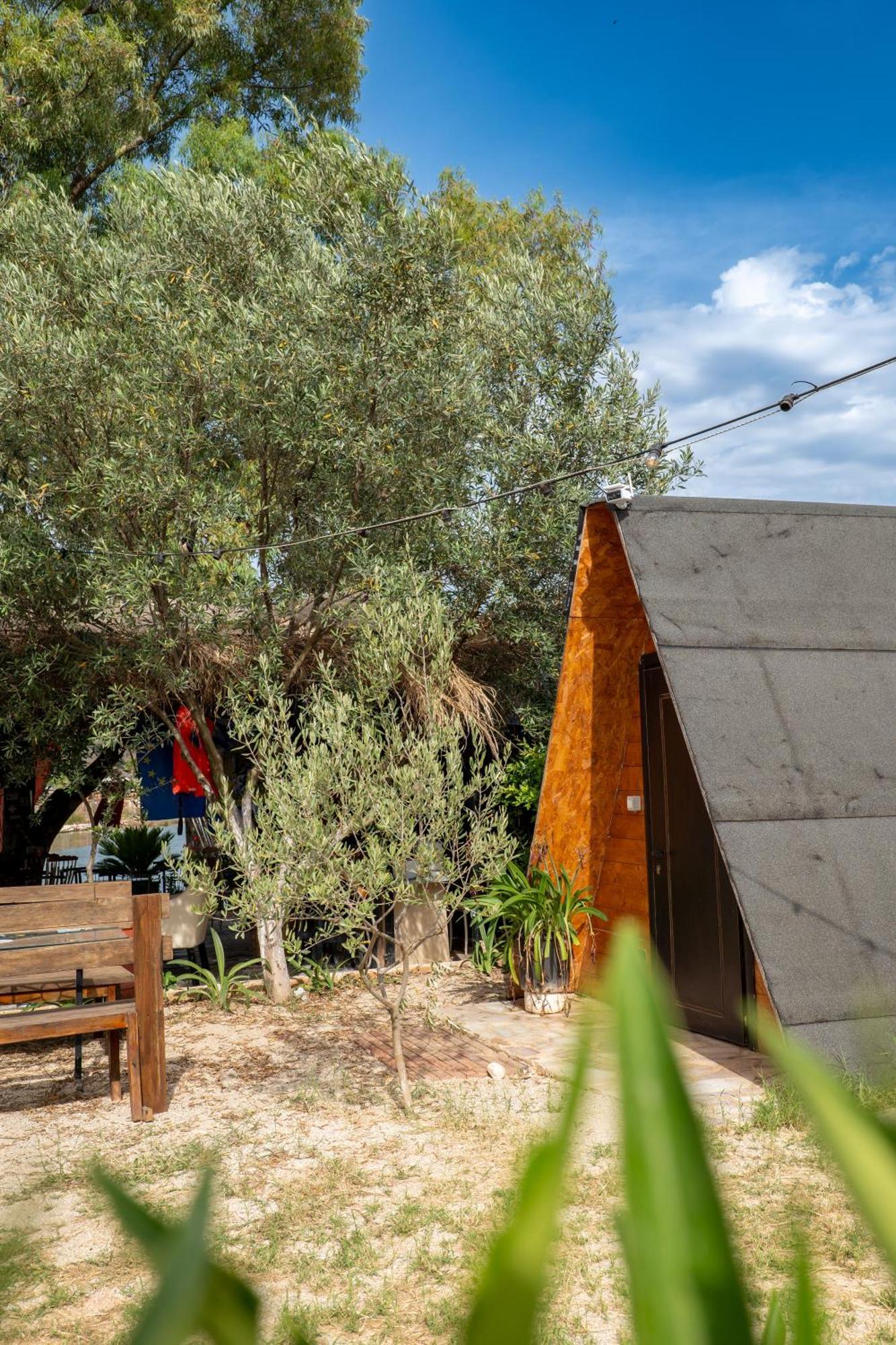 Garden Villa Lake Side & Glamping Ksamil Exterior photo