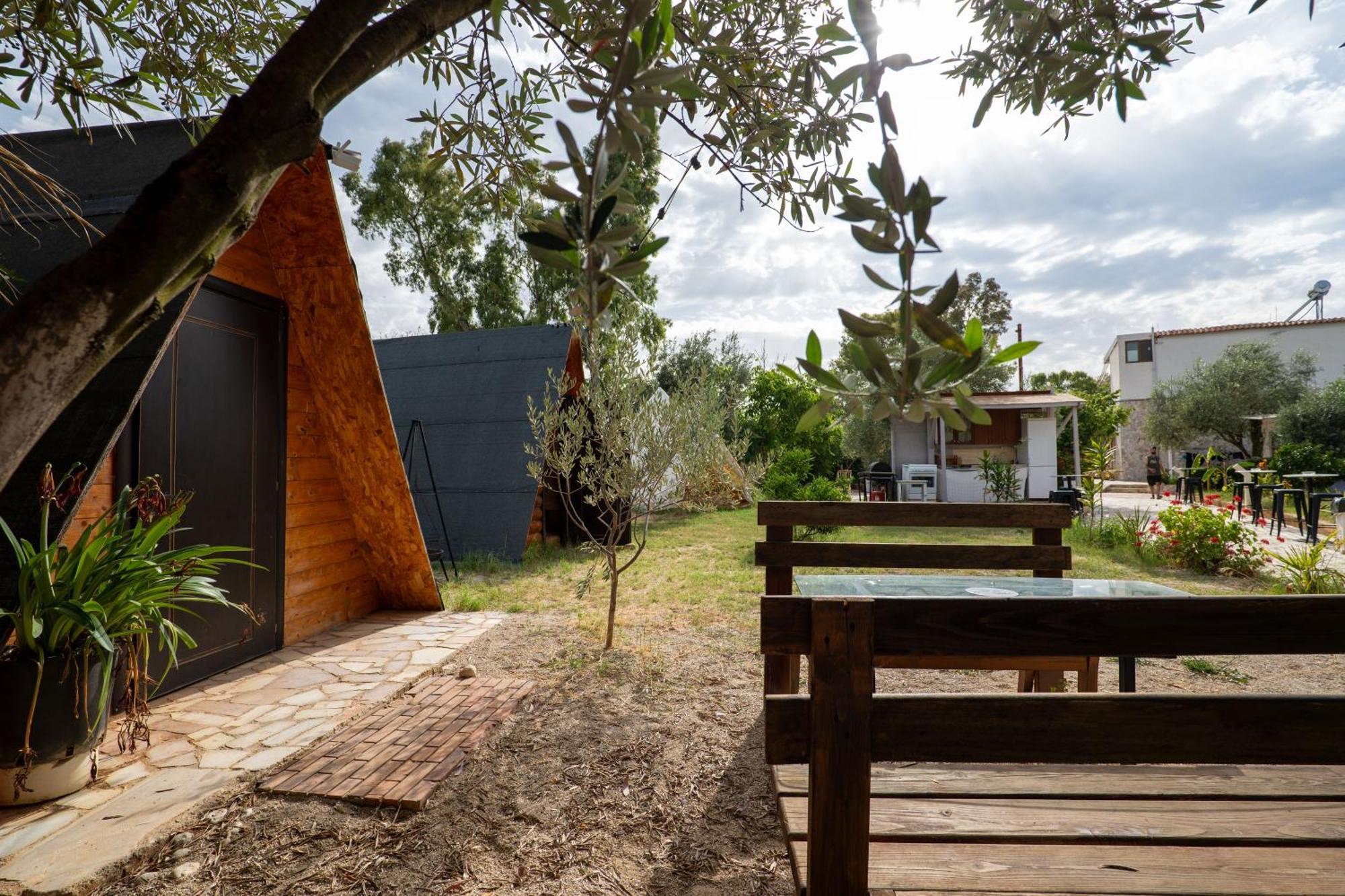 Garden Villa Lake Side & Glamping Ksamil Exterior photo