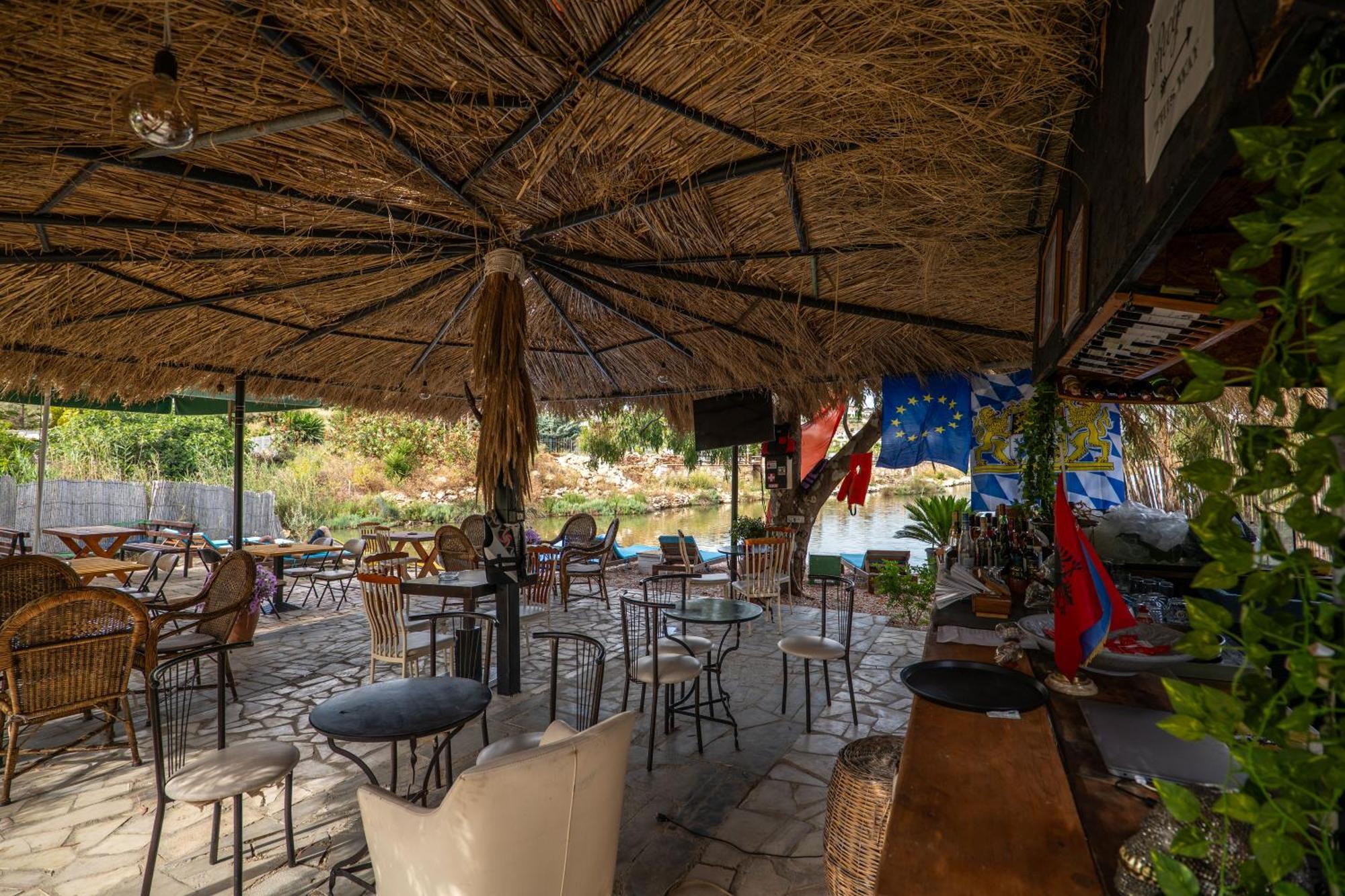 Garden Villa Lake Side & Glamping Ksamil Exterior photo