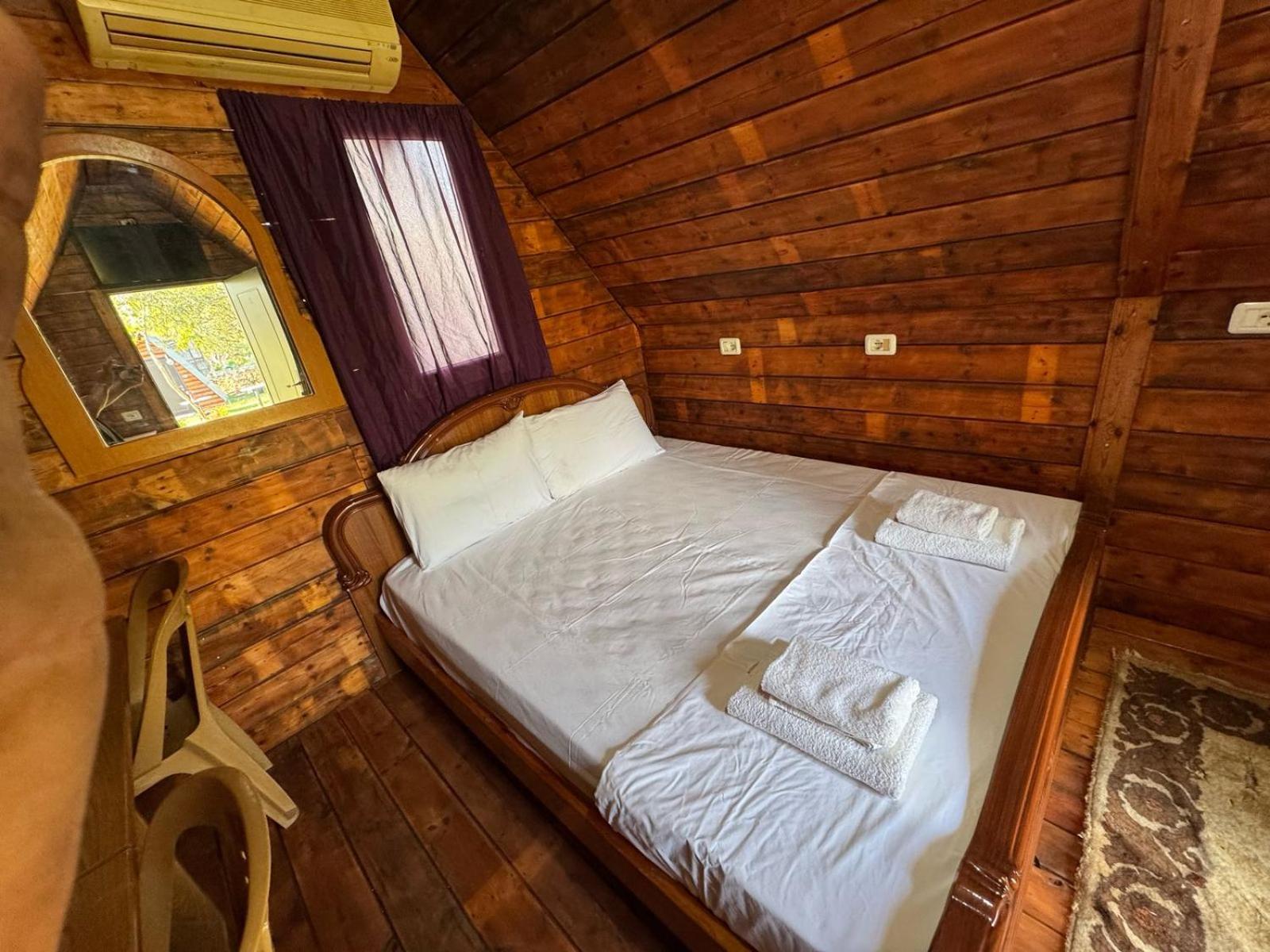 Garden Villa Lake Side & Glamping Ksamil Exterior photo